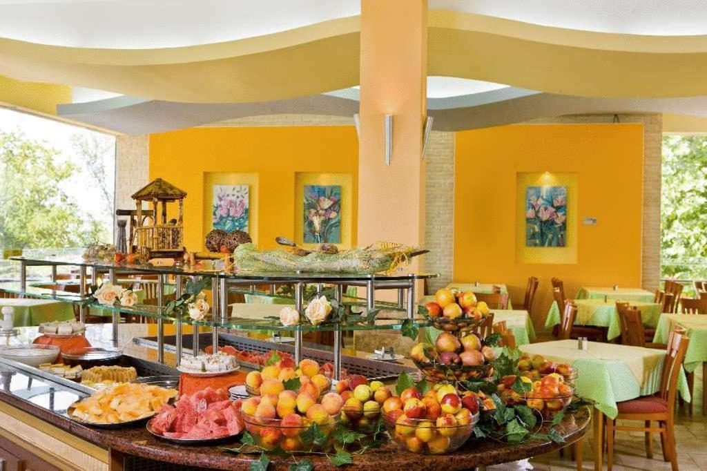 Hotel Orhidea Albena Bagian luar foto