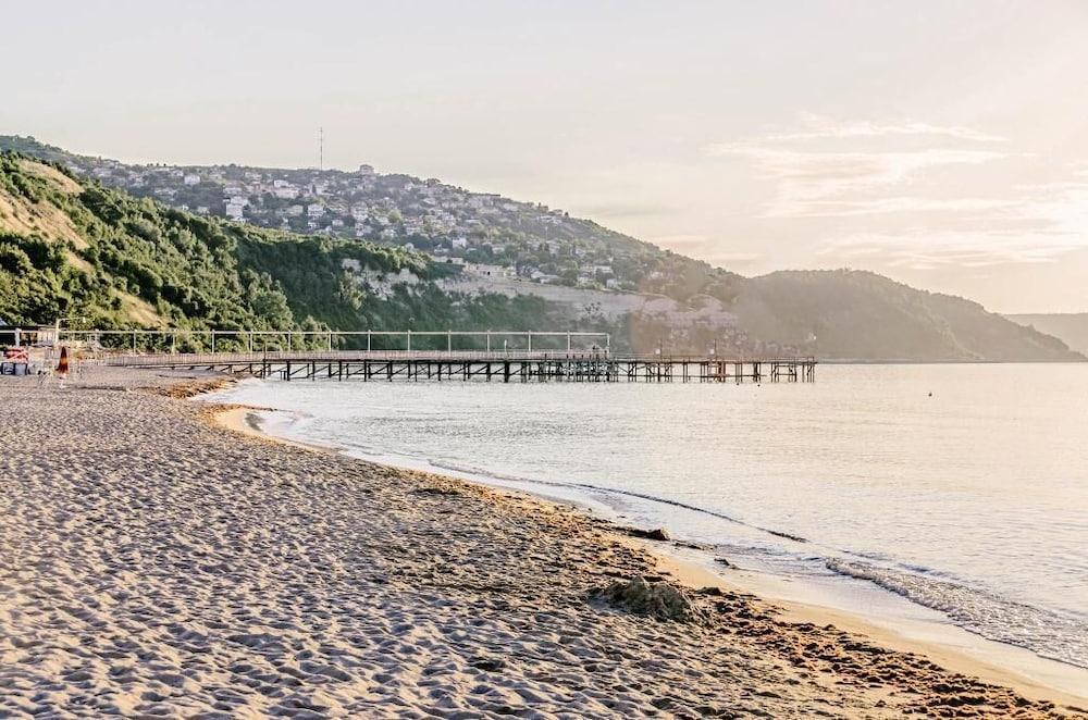 Hotel Orhidea Albena Bagian luar foto