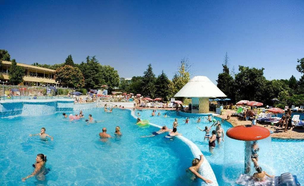 Hotel Orhidea Albena Bagian luar foto